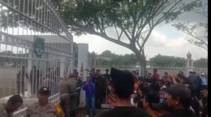 Aksi Unjuk Rasa Masyarakat kecamatan Ramso Lima Desa Di Rohul Tuntut 20% Pola Kemitraan PT Sawit Asahan Indah