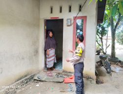 Bhabinkamtibmas Desa Muda Setia Aipda Bobi Reski Ilahi  giat Door to Door System Sambang warga