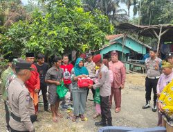 PENYERAHAN BANTUAN KEPADA KORBAN KEBAKARAN RUMAH DI DESA MUDA SETIA KEC. BANDAR SEI KIJANG OLEH FORKOPIMCAM KEC. BANDAR SEI KIJANG